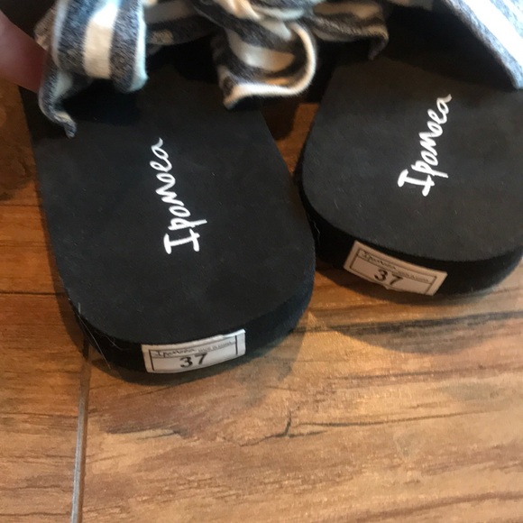 Sandals - Picture 3 of 4